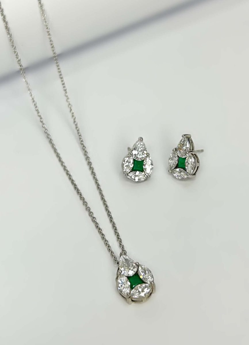 Graceful Pendant Necklace
